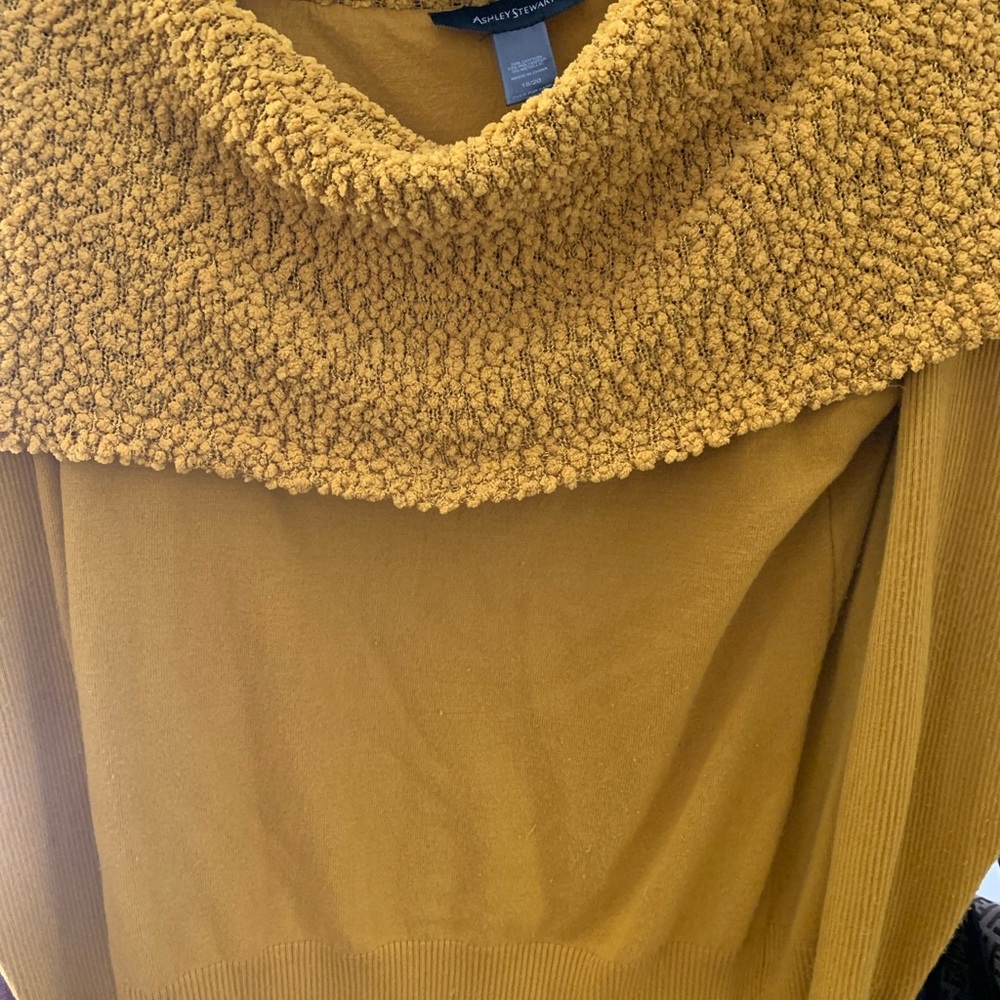 Shawl-Sweater - Picture 3 of 3
